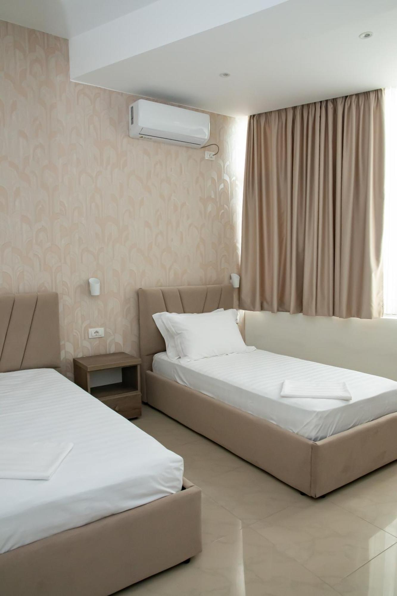 Alv Rent Rooms Vlorë エクステリア 写真