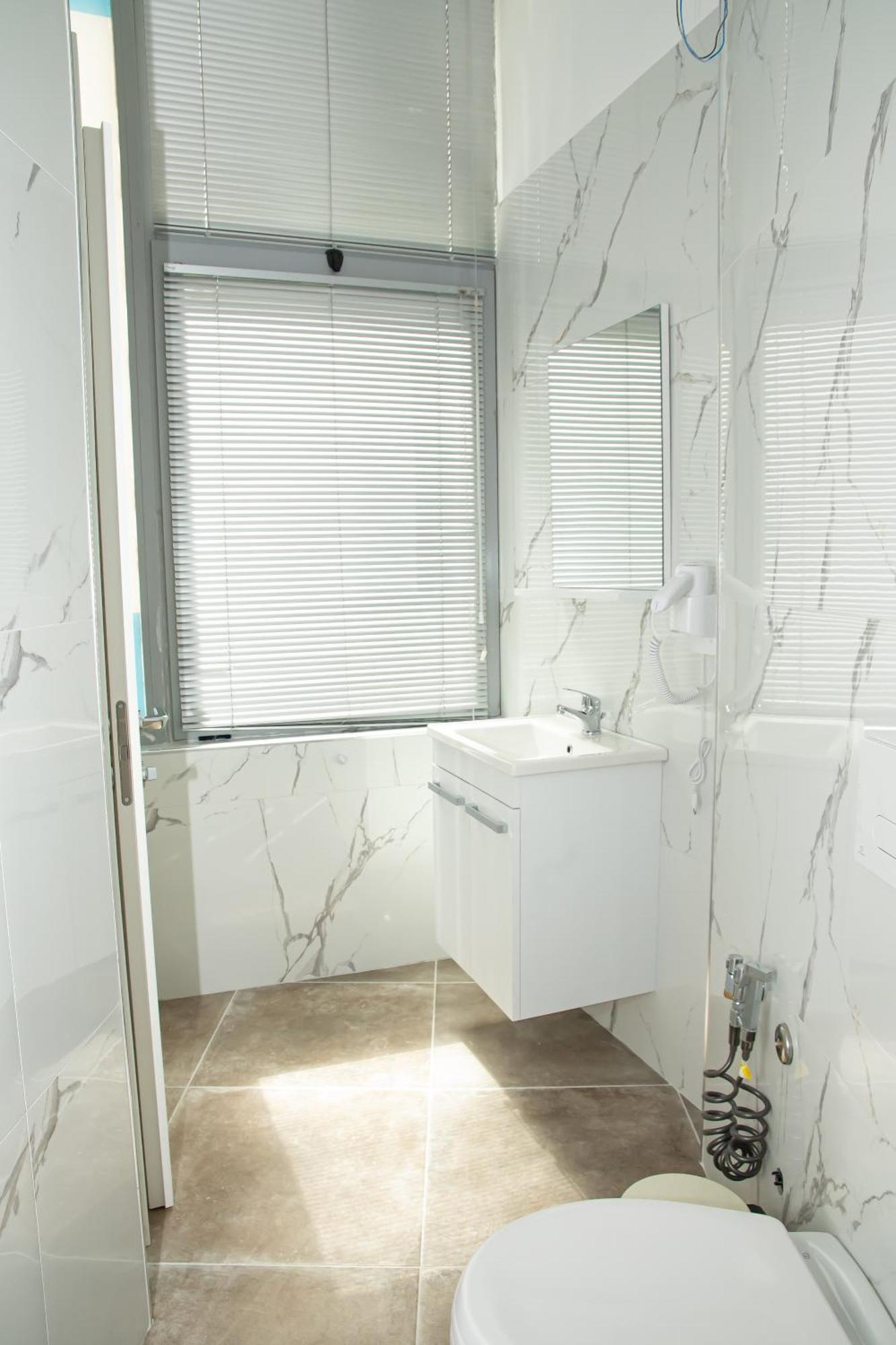 Alv Rent Rooms Vlorë エクステリア 写真