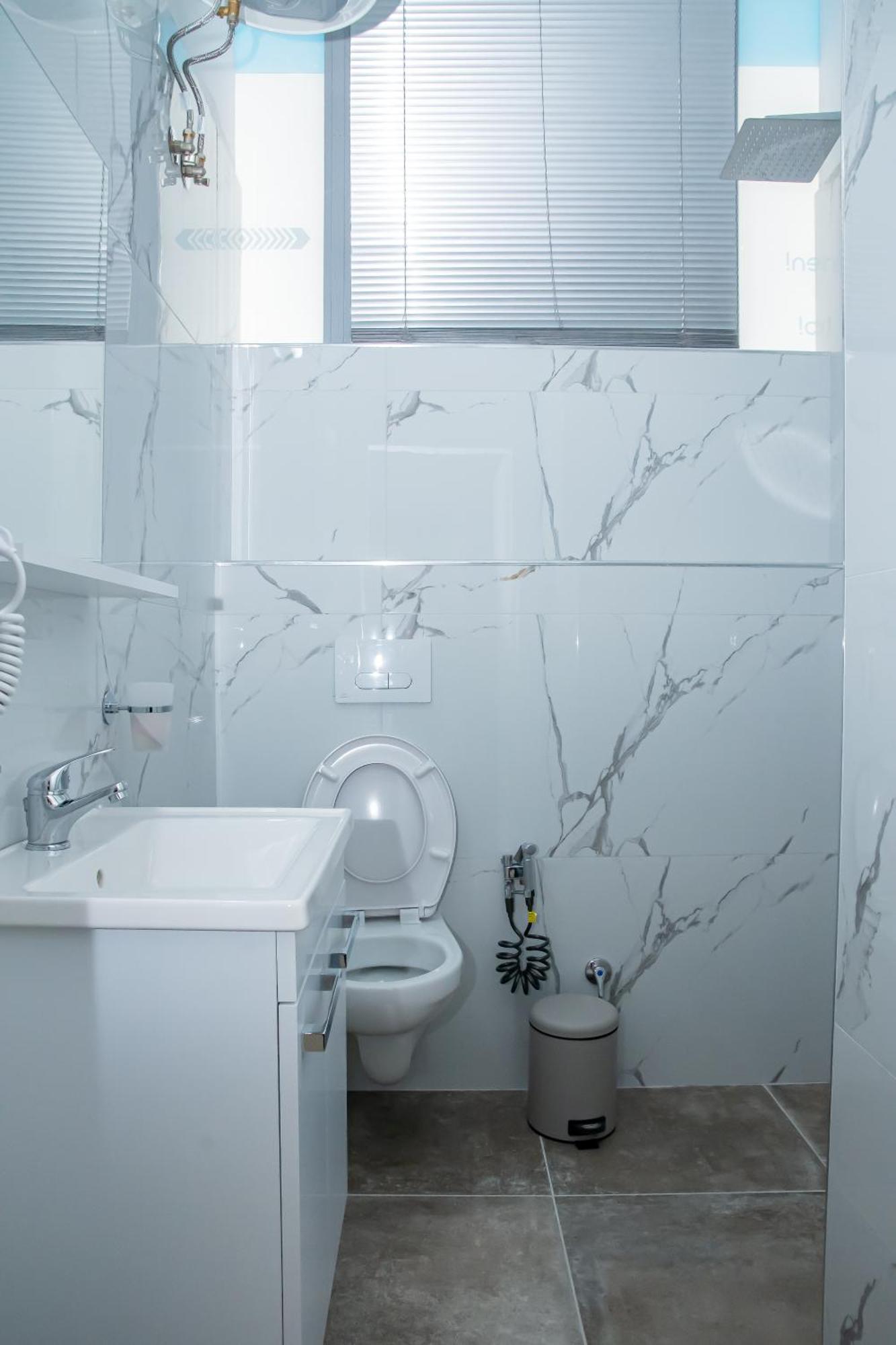 Alv Rent Rooms Vlorë エクステリア 写真