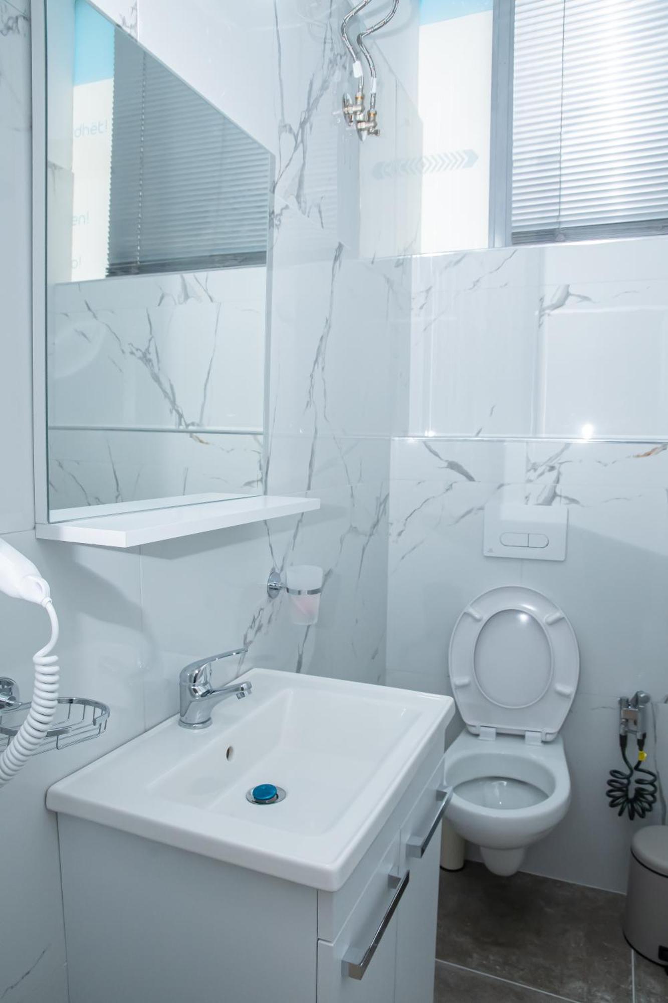 Alv Rent Rooms Vlorë エクステリア 写真