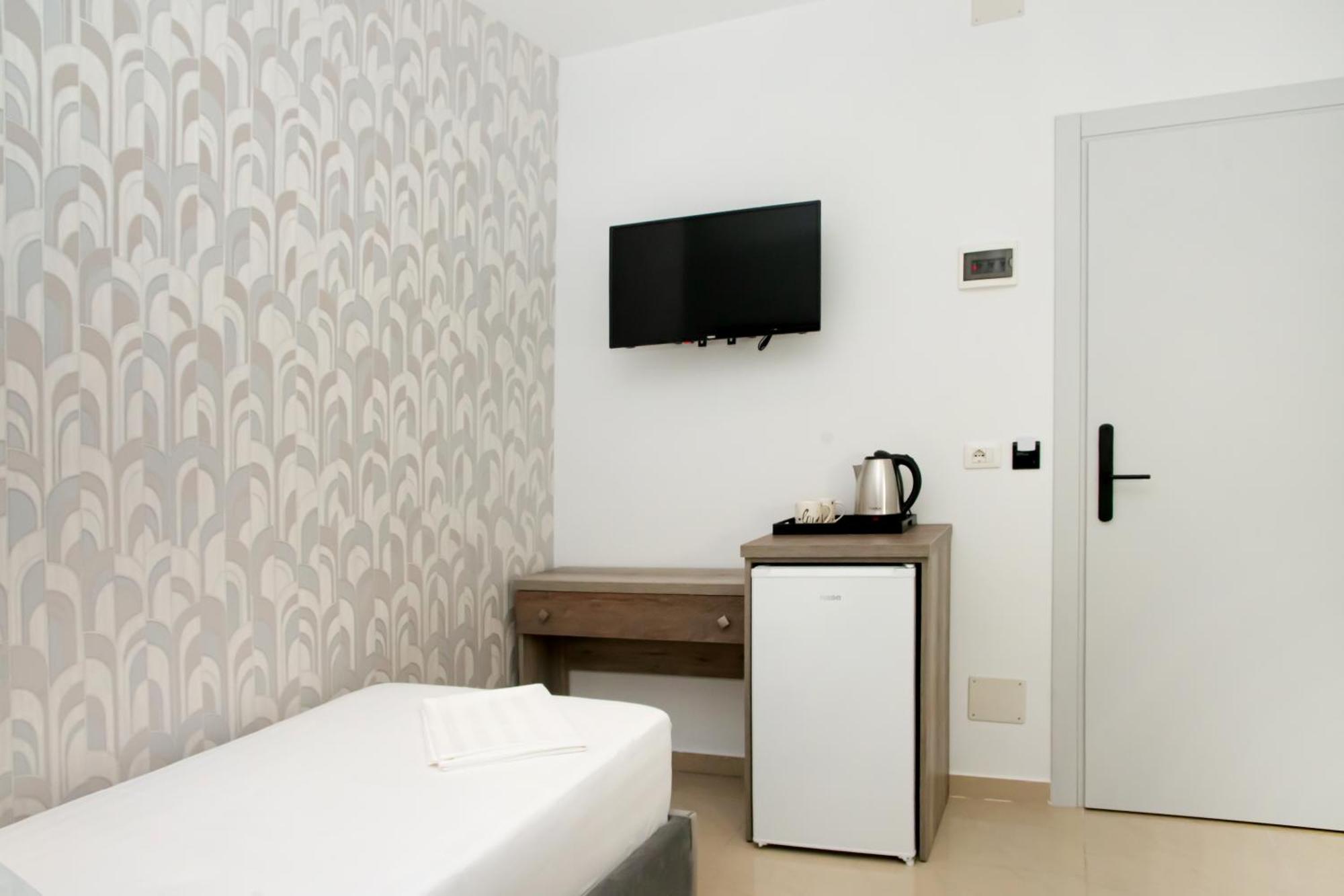 Alv Rent Rooms Vlorë エクステリア 写真